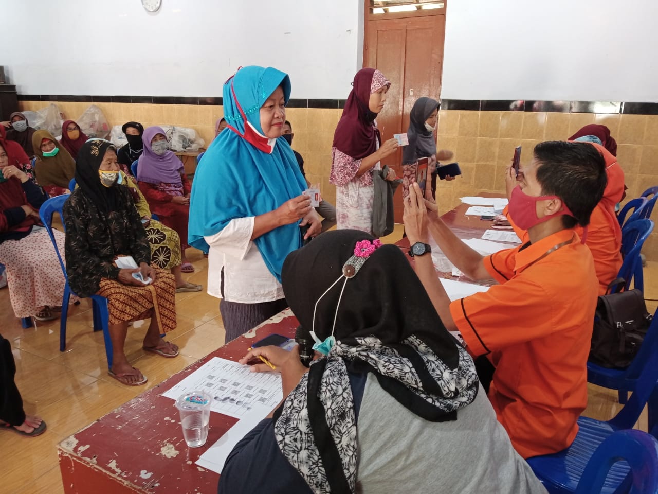 PENCAIRAN BST POS TAHAP 8 DI BALAI DESA SURATMAJAN